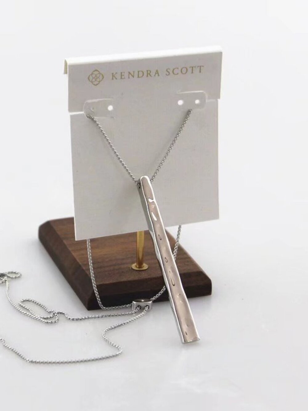Kendra Scott necklace
